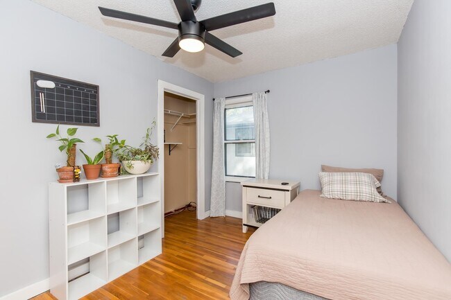 Foto del edificio - 5220 Drew Ave N