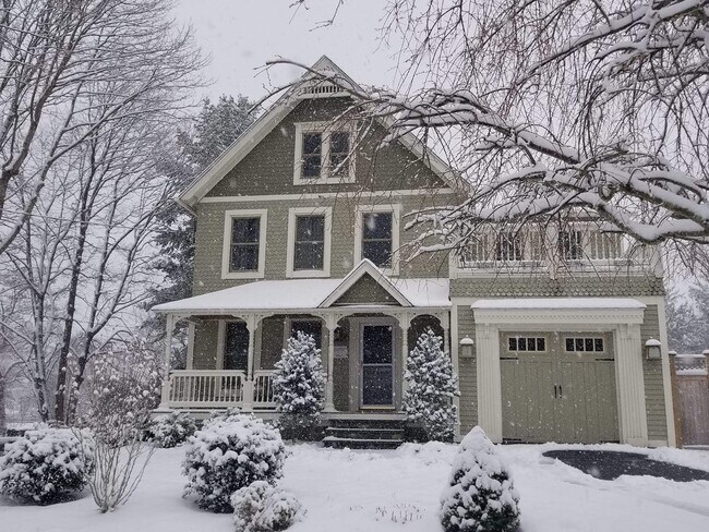 Winter Wonderland - 19 Prospect Hill Rd