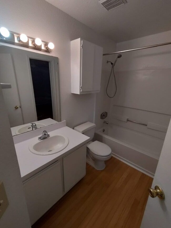 Building Photo - 974 Leeward Pl
