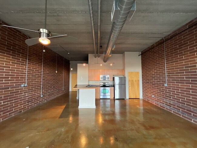 Foto del edificio - T.R. Lawing Realty Property