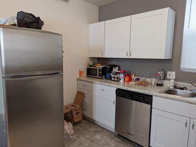 Building Photo - 1539 W Haddon Ave