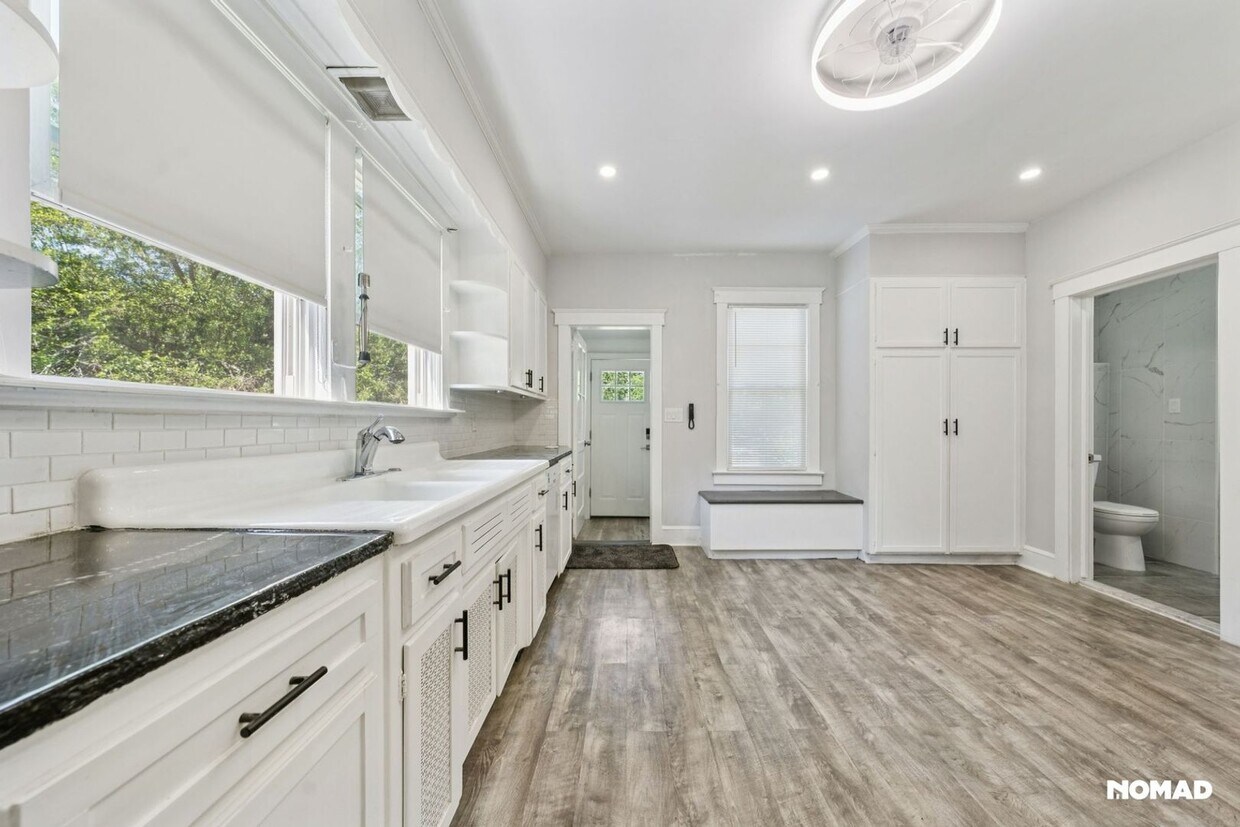 Primary Photo - Charming 3BR House in Greenwich