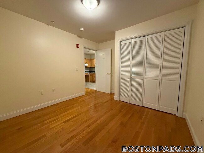 Foto del edificio - 90 Westland Ave