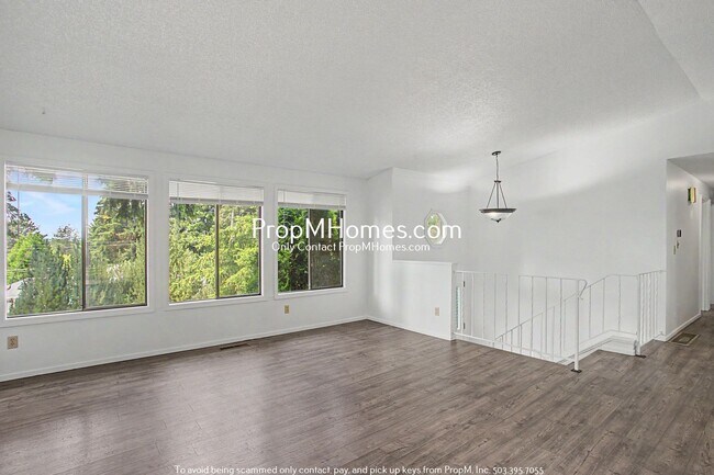 Foto del edificio - Spacious Three Bedroom Home in Cedar Hills!