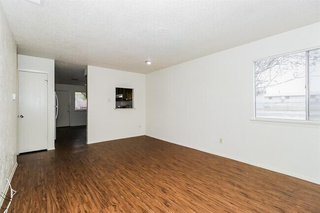 Foto del edificio - 323 W William Cannon Dr