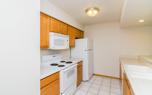 Building Photo - 2625 Rushmore Dr