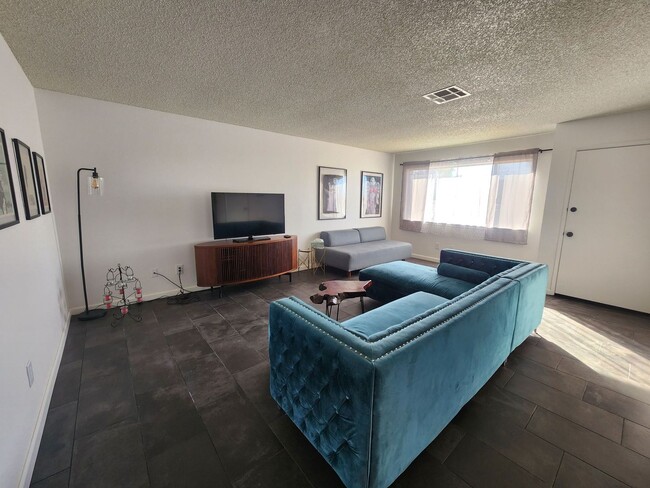 Building Photo - Fully Furnished! Move in with just a suitcase!