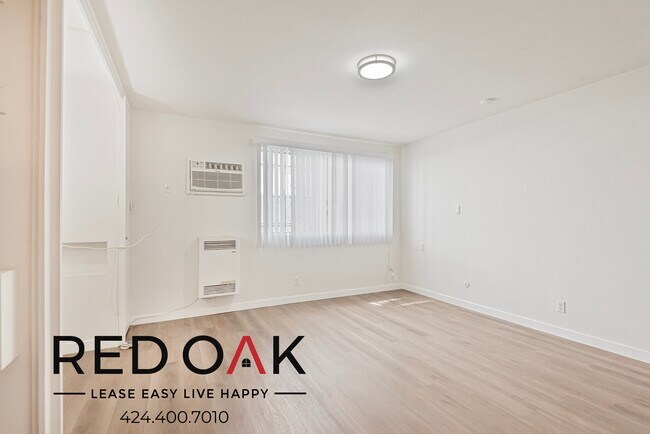 Building Photo - ~2 Weeks FREE~ Welcoming Studio with Conte...
