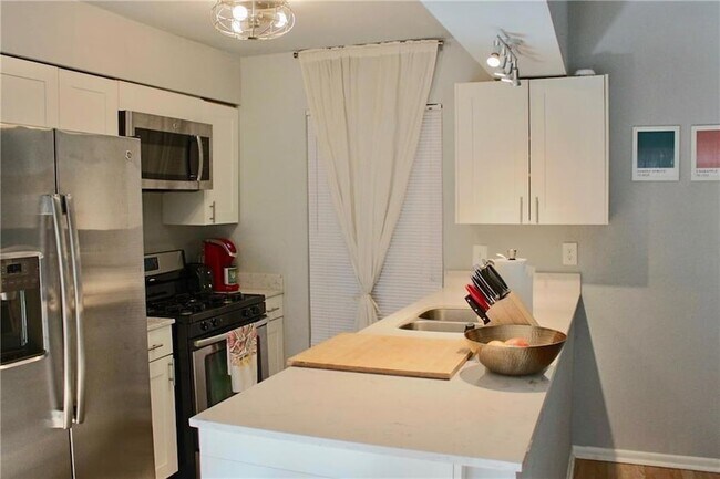 Foto del edificio - 1511 Rutland Dr