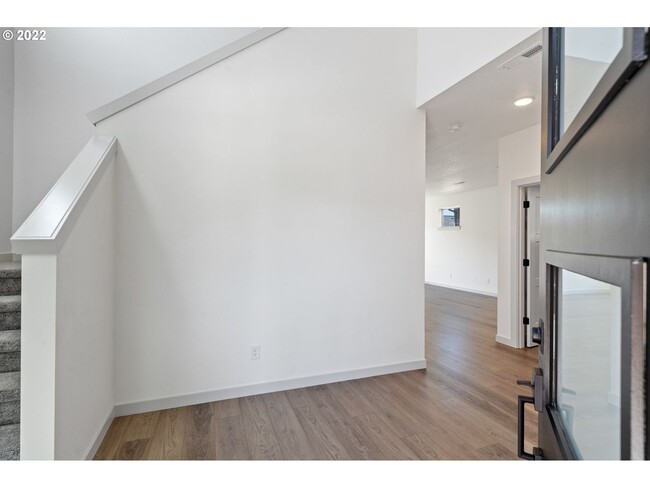 Foto del edificio - Modern 3 Bedroom, 2.5 Bathroom House in Ri...