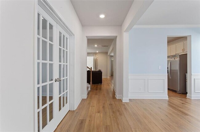 Foto del edificio - 7595 Tiberon Pkwy