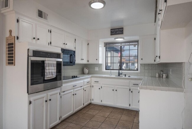 Foto del edificio - Clovis Oasis Stunning 4-Bed Home with Pool!