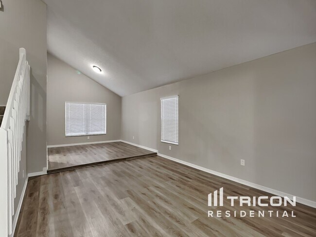 Foto del edificio - 15130 Heathridge Dr