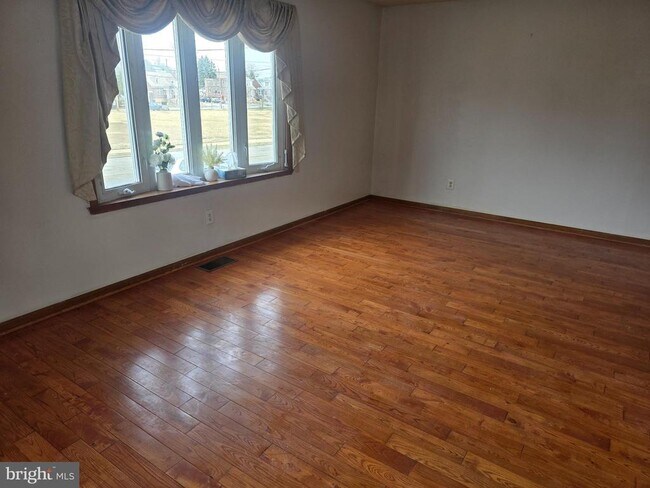 Foto del edificio - 524 Longshore Ave