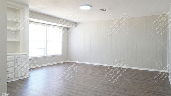 Foto del edificio - 3 br, 2 bath House - 2901 Creston Ave