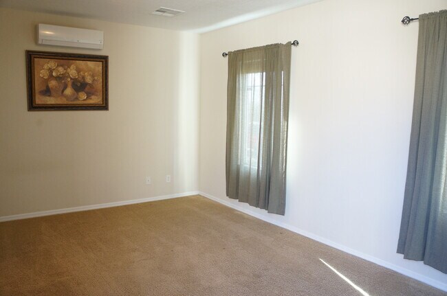 Building Photo - BEAUTIFUL 4 BEDROOM HOME IN SILVERSTONE CO...