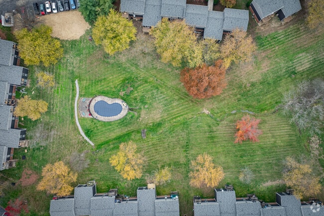 Courtyard - Pike Place KY Apartments and Townhomes