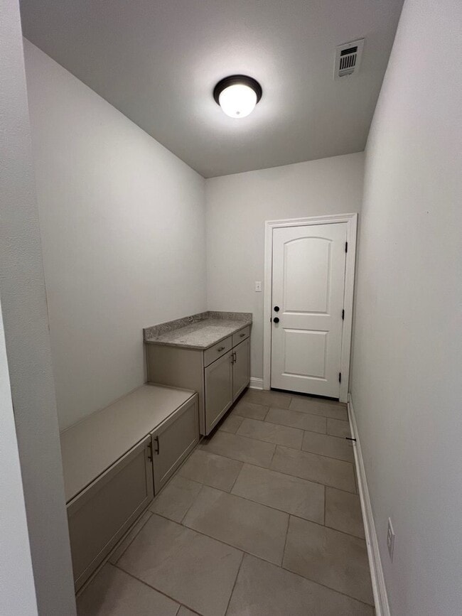 Foto del edificio - 9922 Stratford Dr