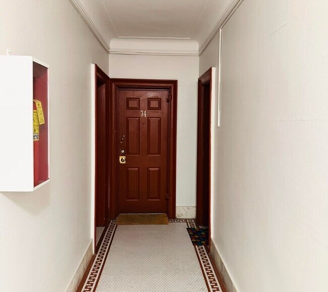 Foto del edificio - 57 Corbin Ave