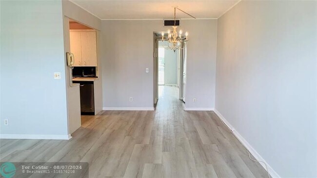 Building Photo - 4088 Cornwall E