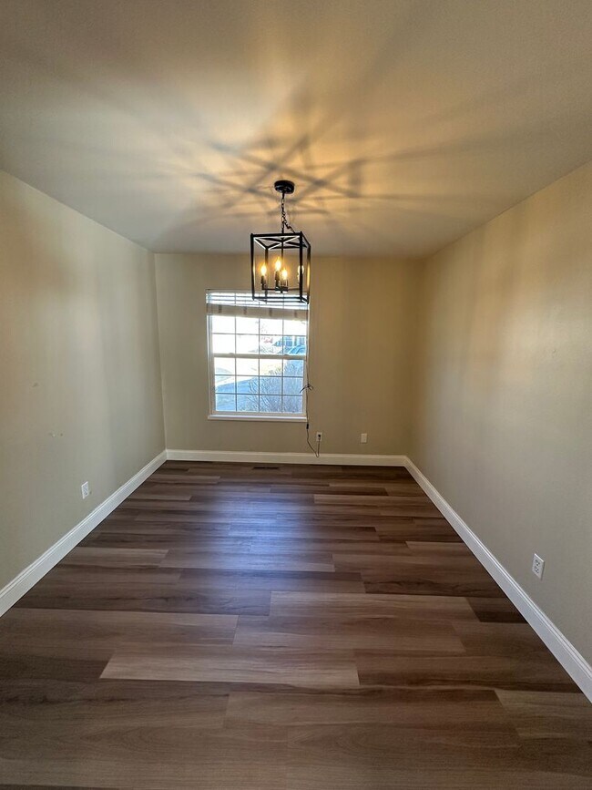 Foto del edificio - Amazing 4 Bedroom House in Ft. Collins!