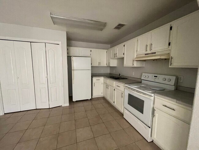 Foto del edificio - 3310 S Louisiana Ave