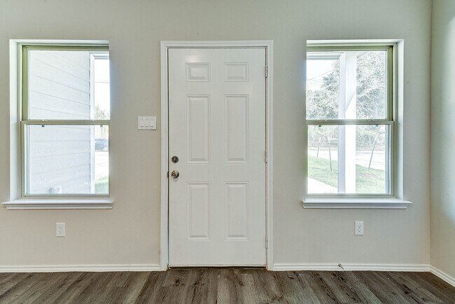 Foto del edificio - Charming 3 Bed, 2 Bath Home in Science Hil...