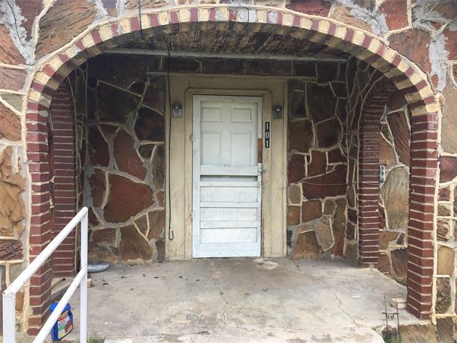 Primary Photo - 2711 W Walker St