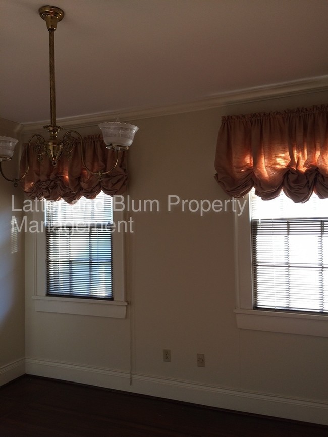 Building Photo - 3116 Prytania St #4