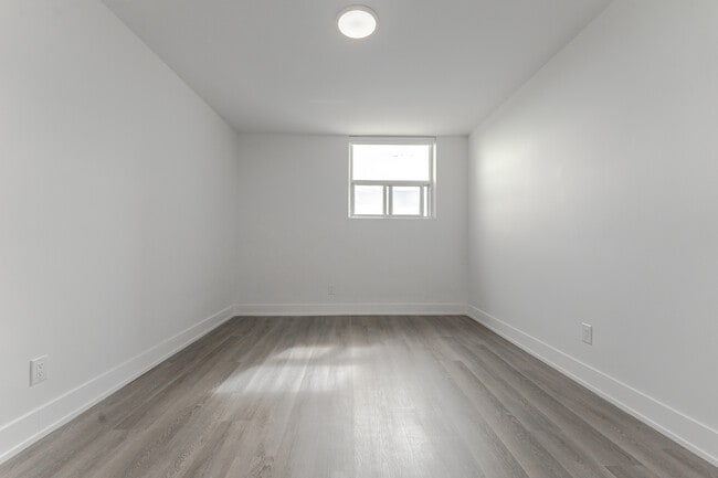 Building Photo - 2 Secord Ave