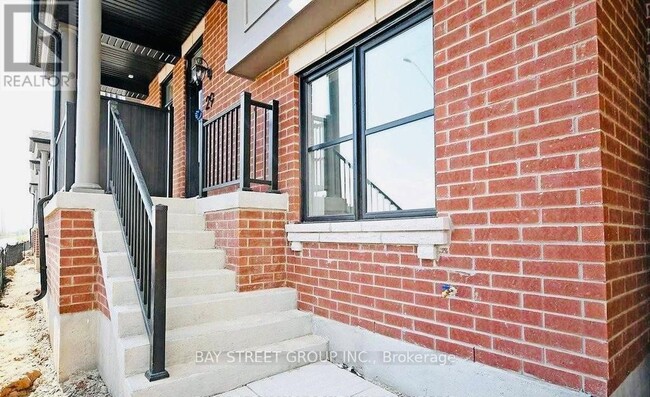 Building Photo - 980 Logan Dr