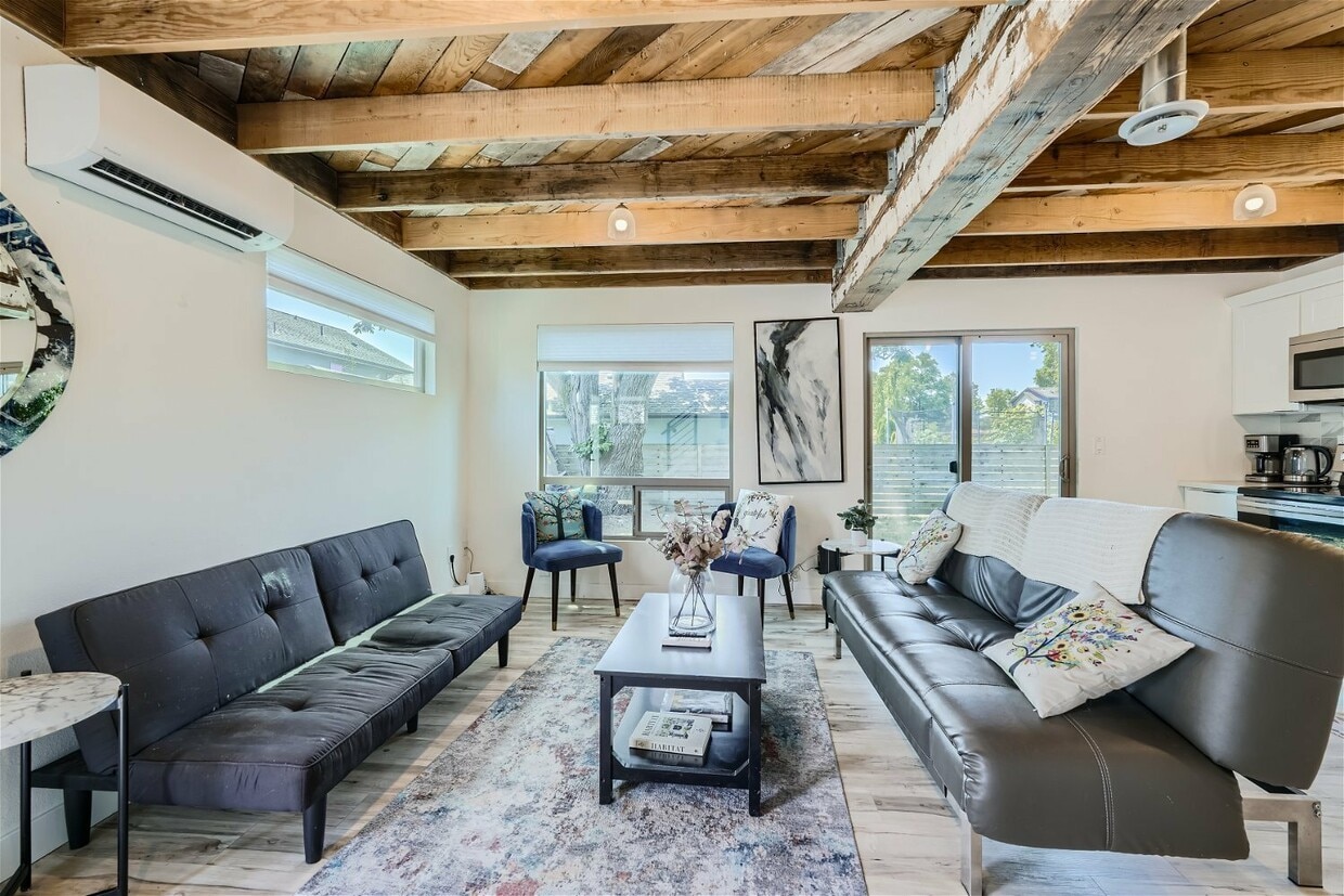 Foto principal - 9443 5th Ave SW