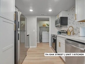 Building Photo - 114 Oak St