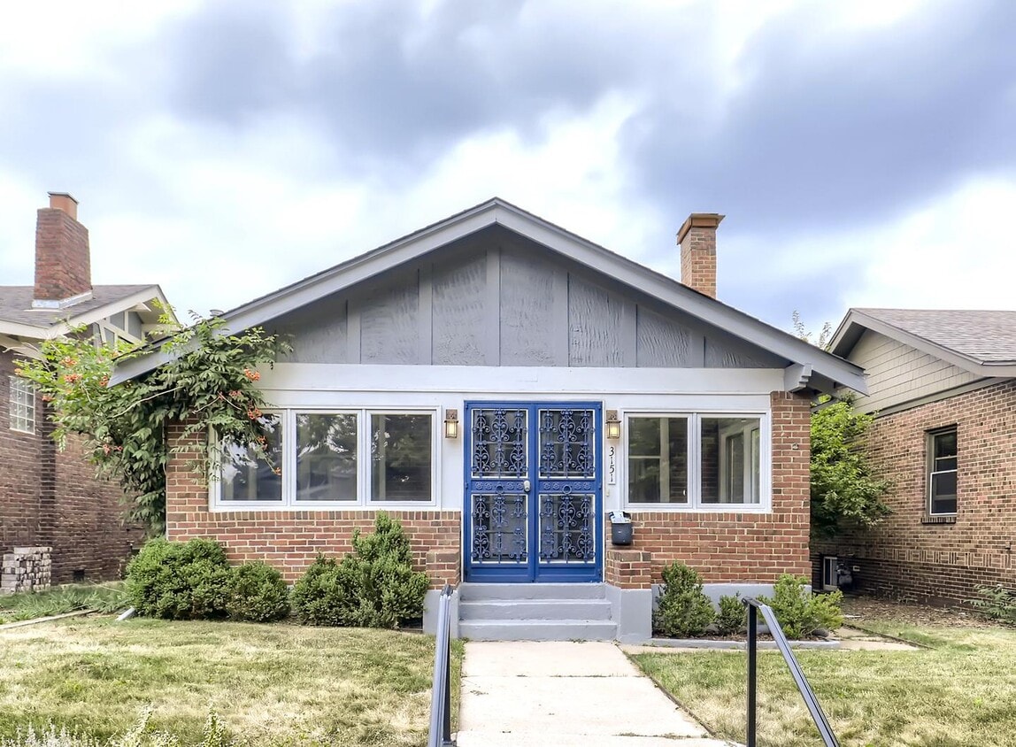 Primary Photo - Sophisticated Highlands home walkable to p...