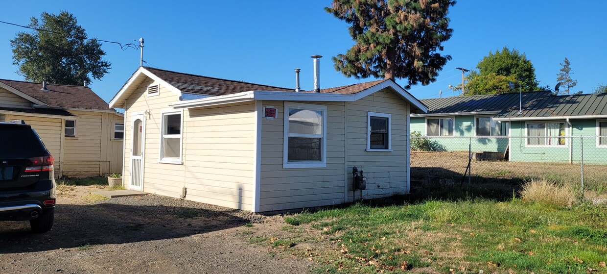 Primary Photo - Cozy One Bedroom Home
