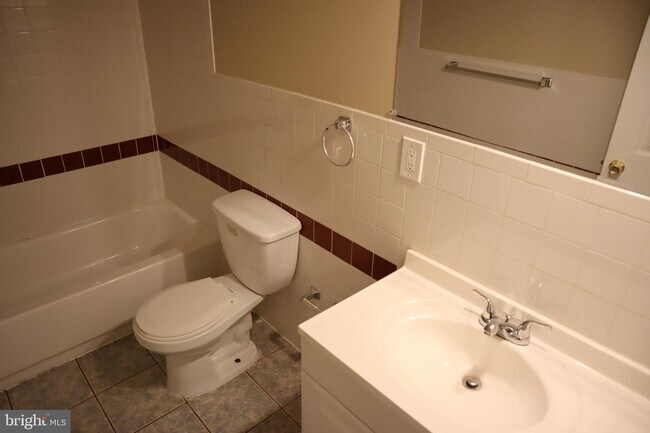 Foto del edificio - 2110 Forest Glen Rd