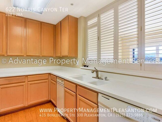 Foto del edificio - 2 bed / 2 bath Condo with VIEWS of the ent...