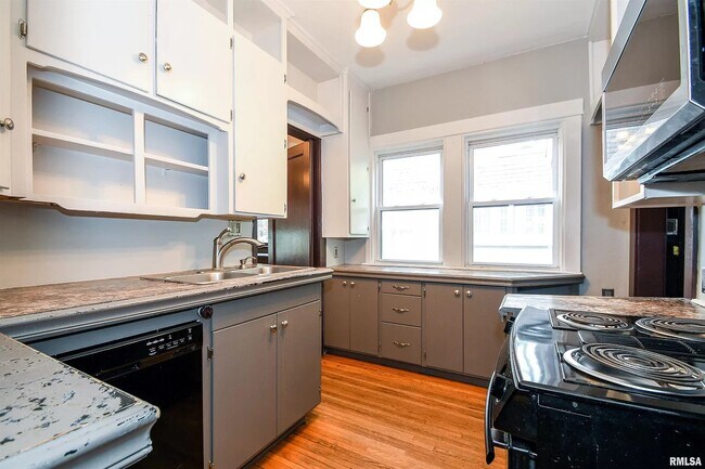 Foto del edificio - 1628 W Callender Ave