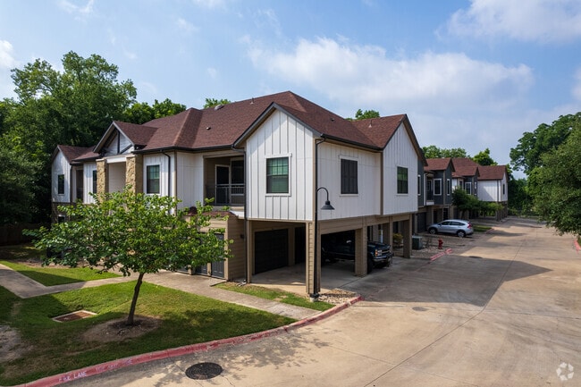 Building Photo - Waller Creekside