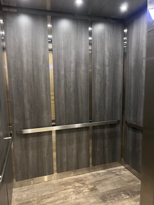 Foto del edificio - 1208 E 64th St