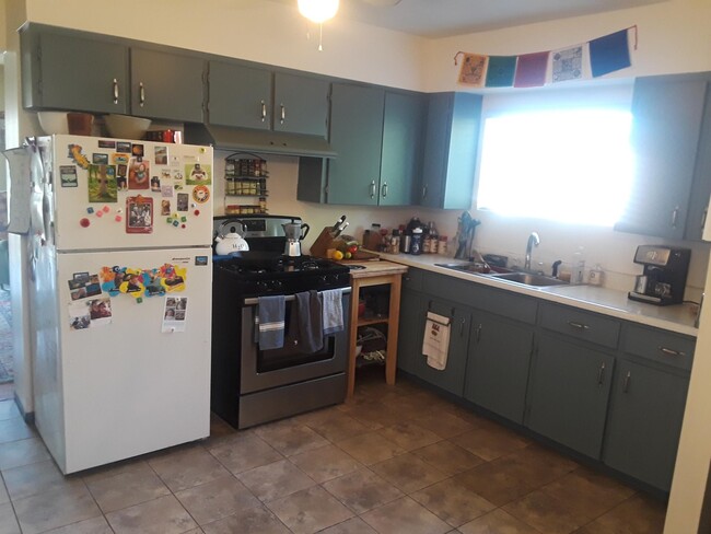 Foto del edificio - 1351 W 13th St