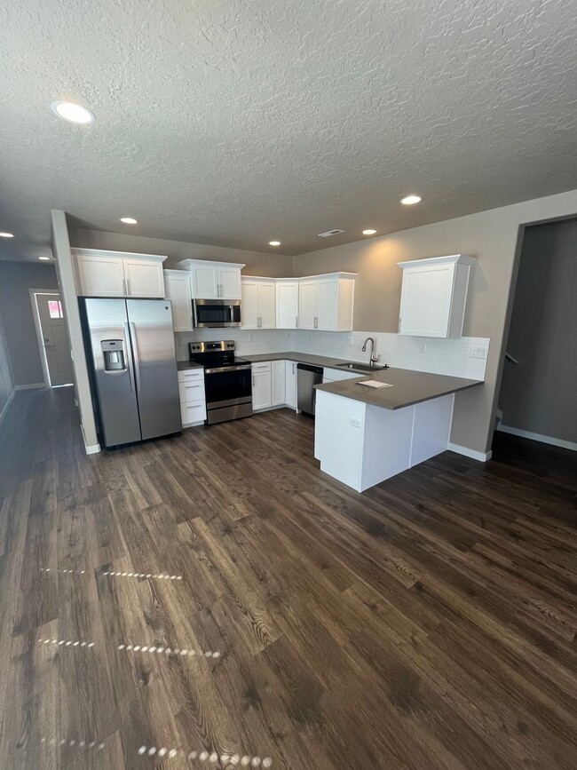 Foto del edificio - Receive $500 Off First Month’s Rent w/12 M...