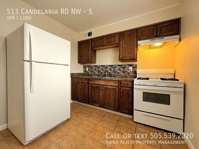 Building Photo - 513 Candelaria Rd NW