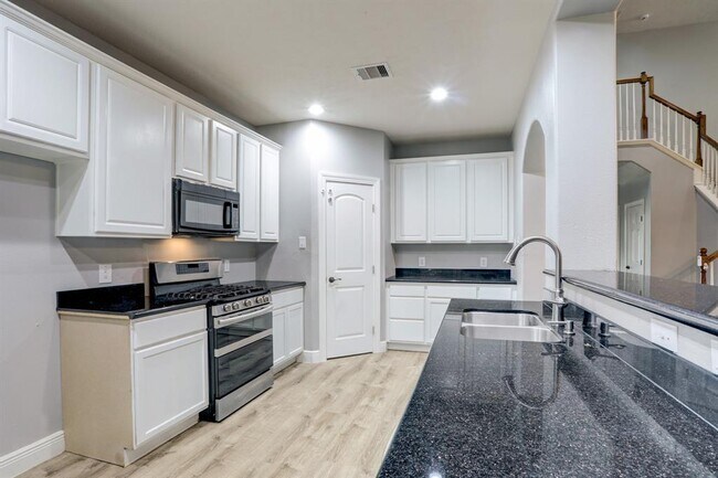 Building Photo - 3808 Armand Dr