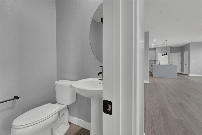 Foto del edificio - 530 Mahogany Ridge St
