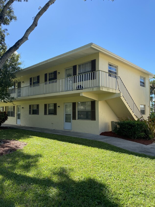 condo for rent in Naples, FL. - 3325 Airport Pulling Rd N