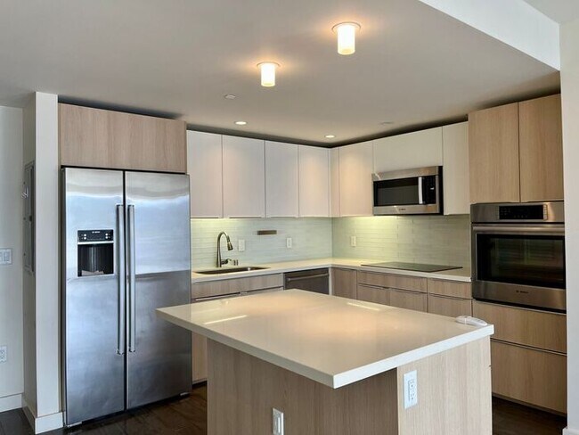 Foto del edificio - Symphony Honolulu: 2 Bed, 2 Bath w/ 2 Park...
