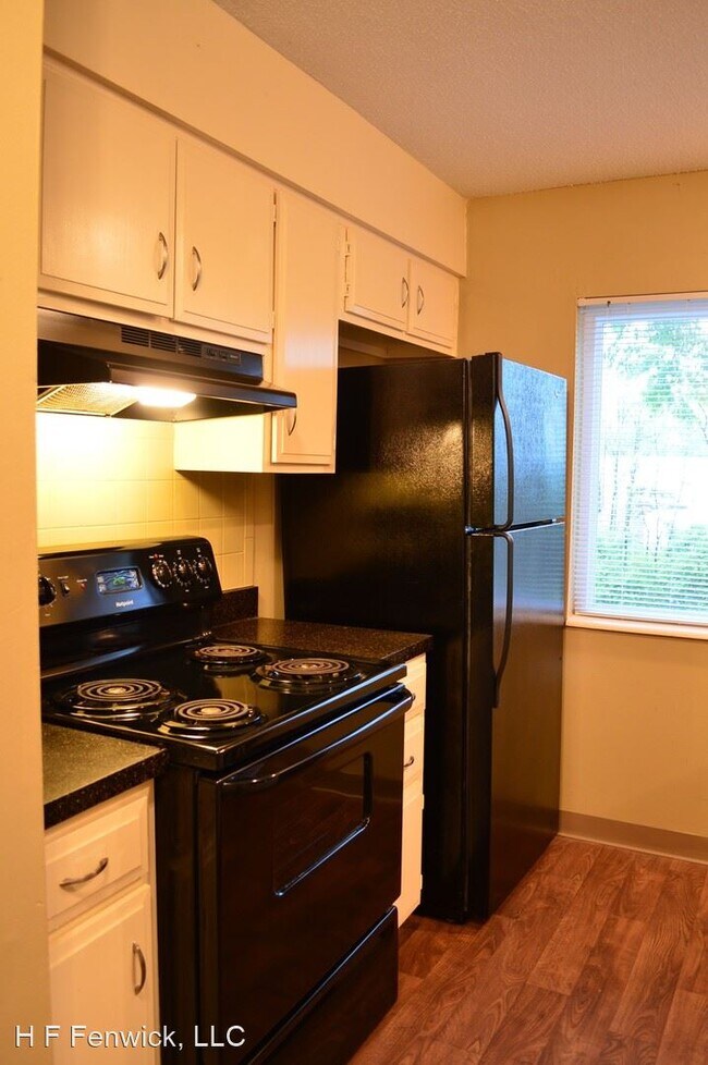 Foto del edificio - 2021 NE Russell Rd.