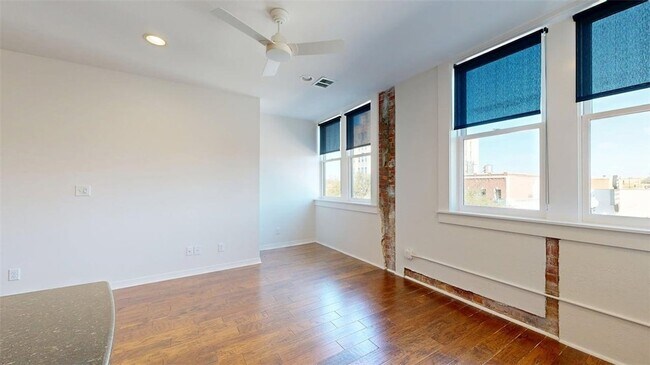 Foto del edificio - 206 N Main St