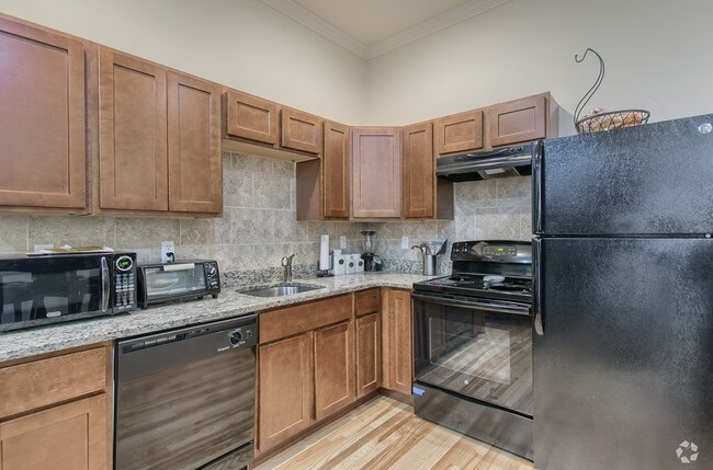 Interior Photo - 17 Peabody Sq